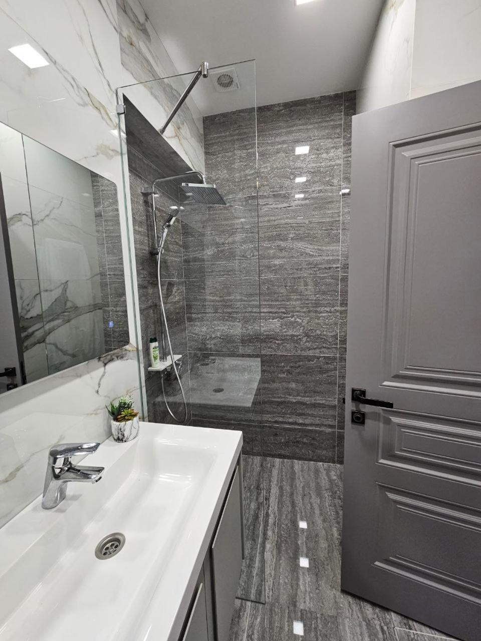 Centre Apartment *